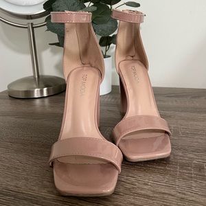 ⭐️2/$20⭐️ TOP Moda Nude High Heels